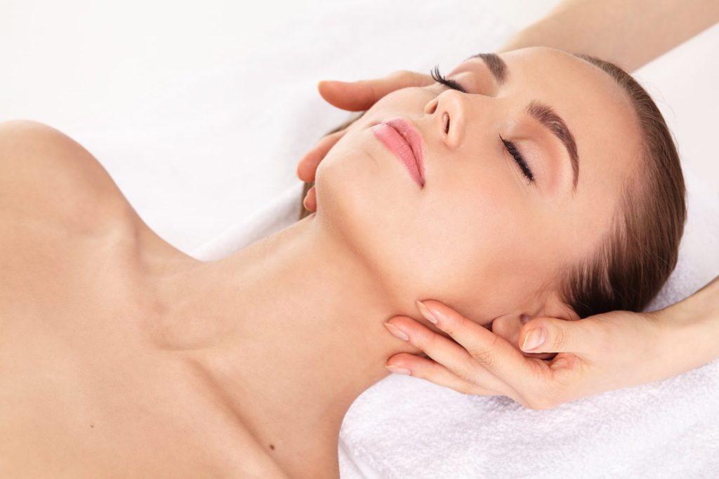 リンパのマッサージで美しい髪を　イメージ